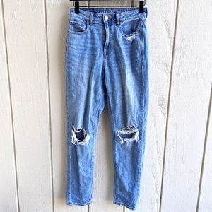 American Eagle Distressed Knee Mom Jean 2 Long